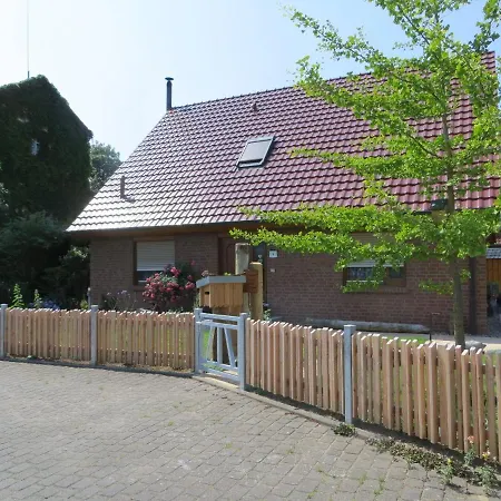 Traditional Near Sea In Apartment Kuehlungsborn